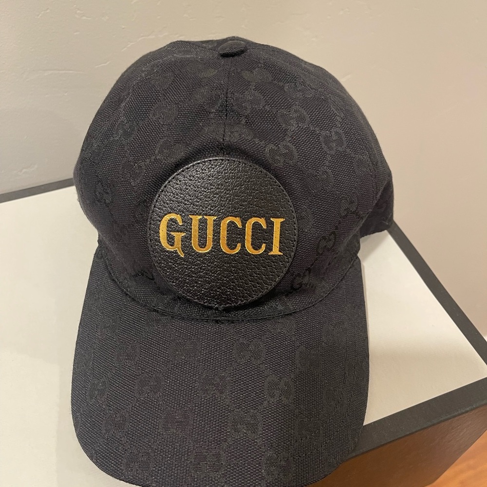 Gucci woman’s canvas hat. Great condition. Size Small(57cm)